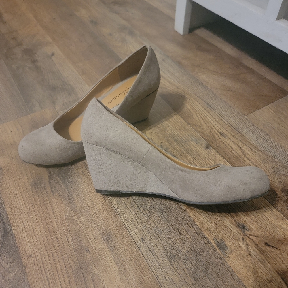 Cl by Laundry wedges size 8